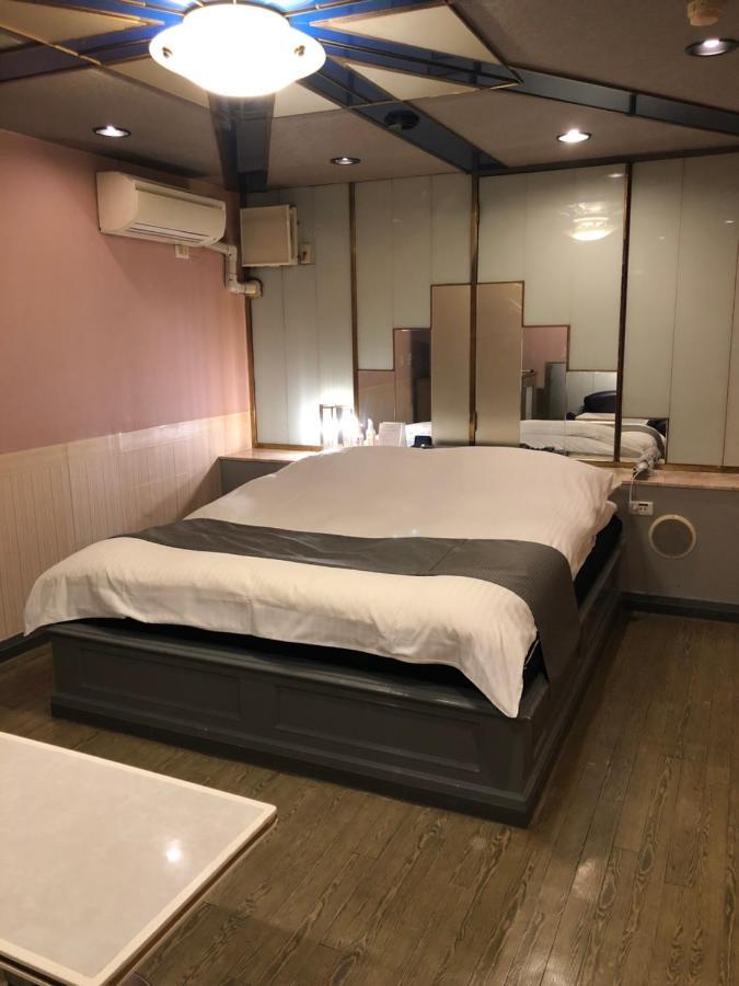 Hotel Chapel Story Sakaihigashi (Adults Only) Сакаі Екстер'єр фото