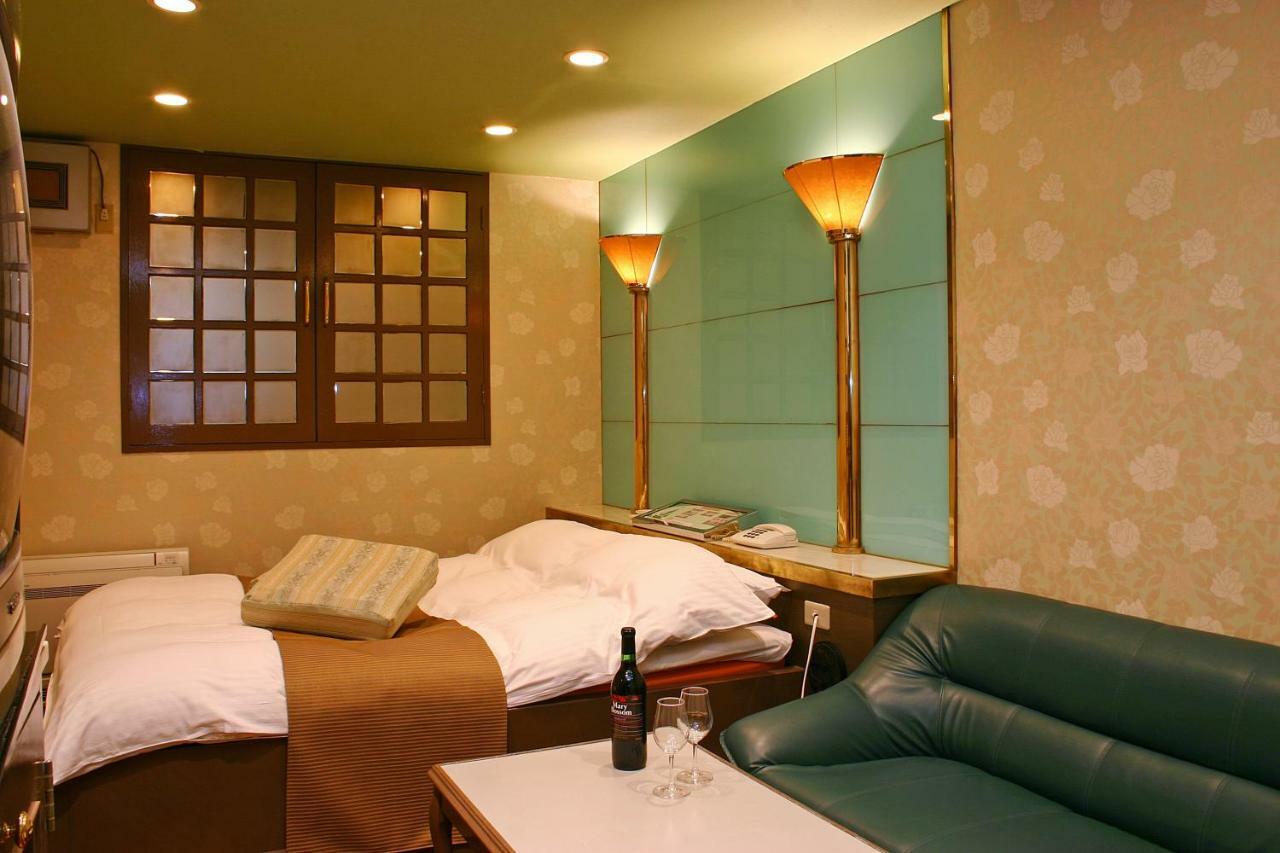 Hotel Chapel Story Sakaihigashi (Adults Only) Сакаі Екстер'єр фото